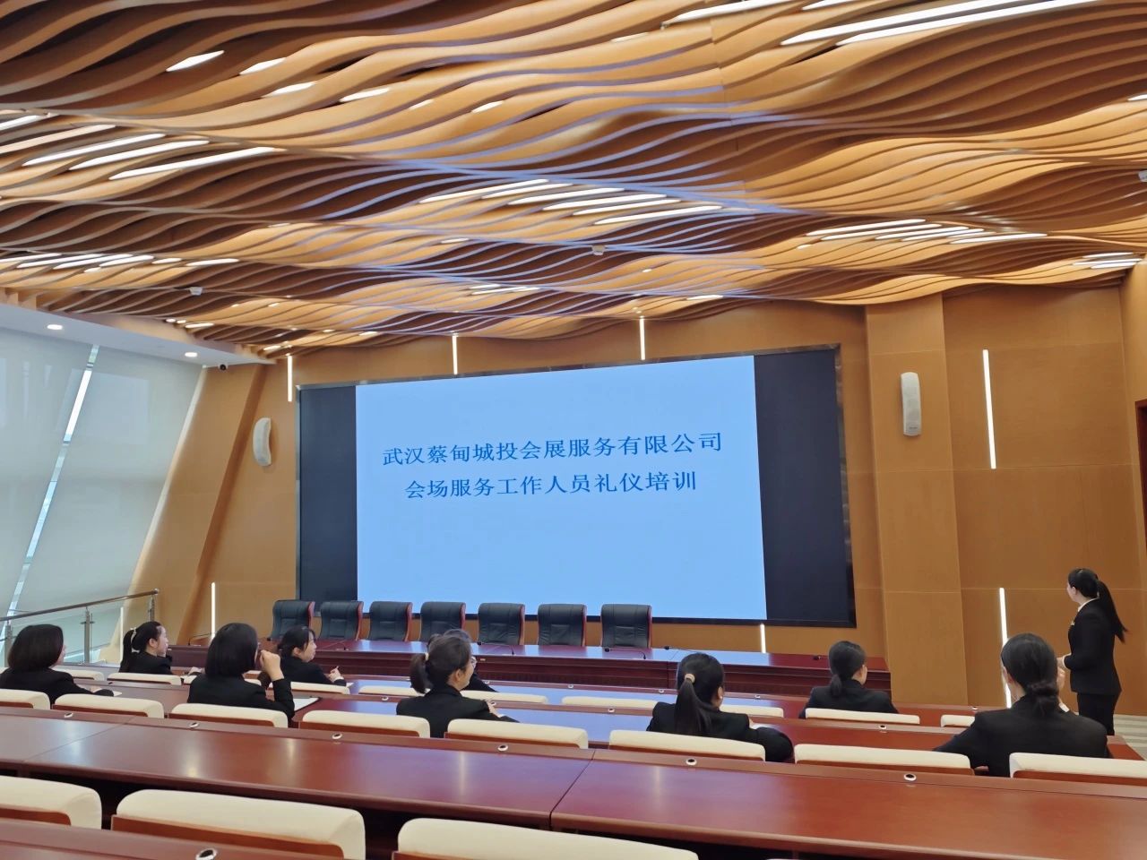提升服務(wù)質(zhì)量，展現(xiàn)專業(yè)風(fēng)采，中法城市可持續(xù)發(fā)展論壇永久會址展示館接待與培訓(xùn)工作