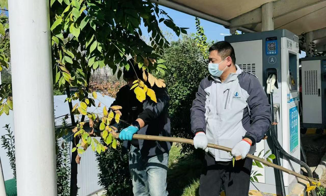 全力推進文明城市創(chuàng)建，打造整潔衛(wèi)生出行環(huán)境