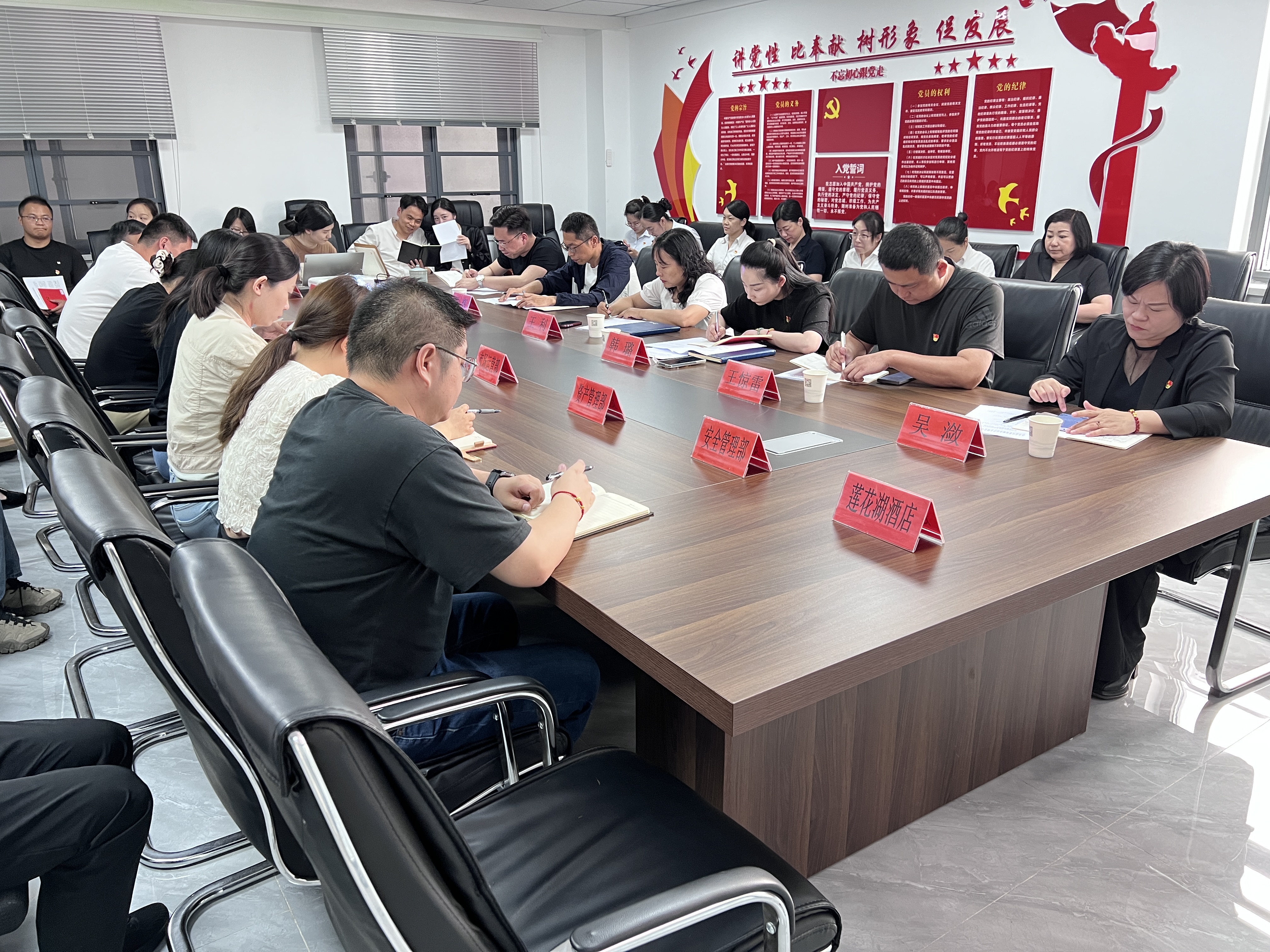 警示教育強(qiáng)作風(fēng)，以案促改樹(shù)新風(fēng)，城運(yùn)公司黨支部開(kāi)展支部主題黨日活動(dòng)